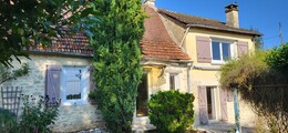 jolie maison en pierre avec jardin