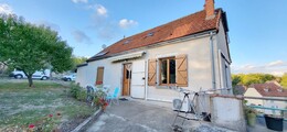 jolie maison en pierre avec jardin