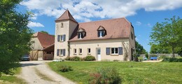jolie Quercynoise avec dépendances et piscine sur 2 hectares